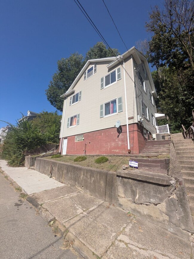 Building Photo - 2404 S 18th St