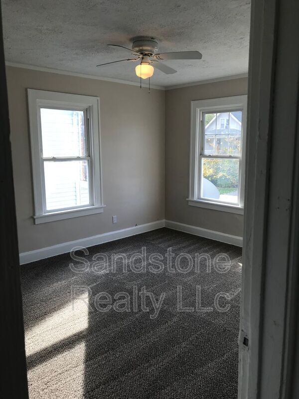 Foto del edificio - 1527 E 204th St