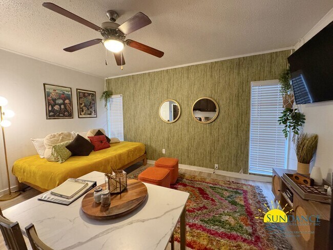 Foto del edificio - Charming 1-Bed, 1-Bath (Furnished Optional...