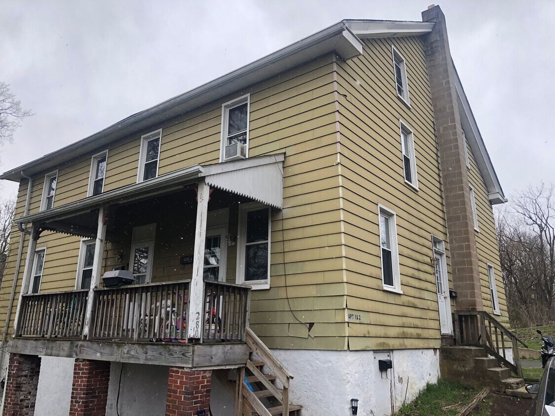 280 Walnut St Unit 280 Walnut St Apt 4, Schwenksville, PA 19473 Room