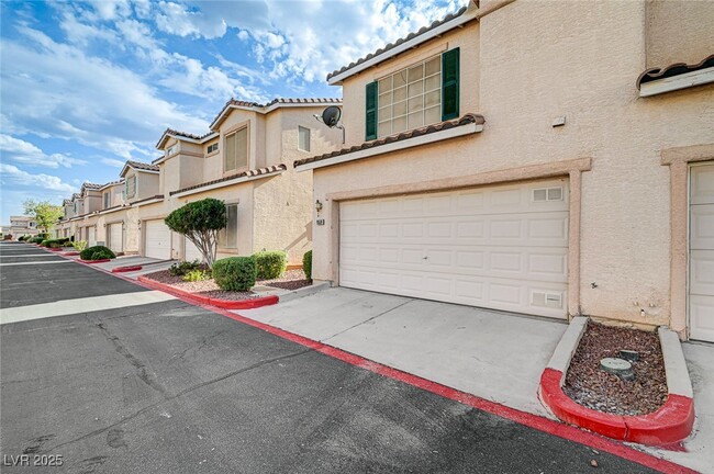 Building Photo - 9559 Belle Reserve St