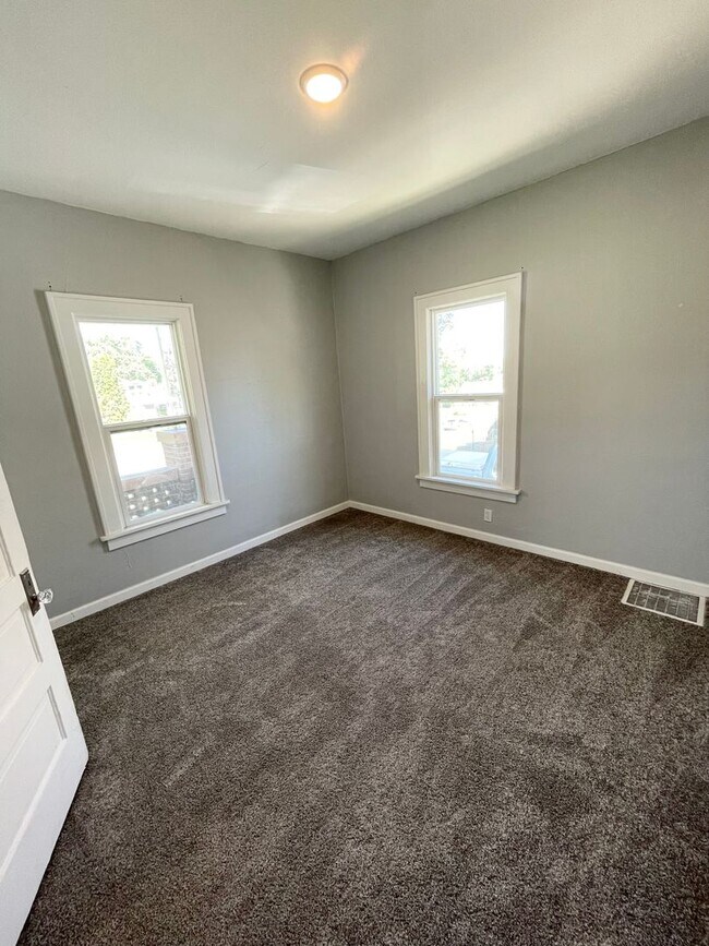 Building Photo - 3 Bedroom 1 Bathroom House for Rent