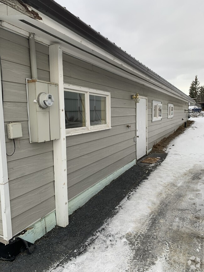 Building Photo - 5840 Gershmel Loop