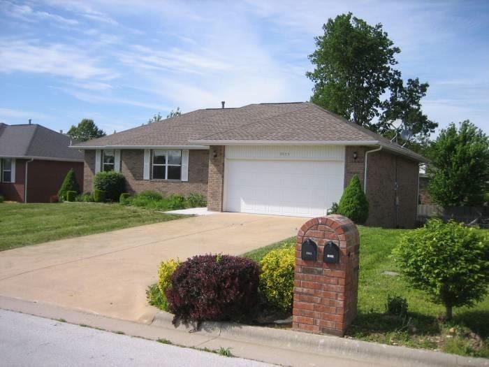 Building Photo - Great location! Kickapoo Schools! 4 Bedroom 2 Bath 2 Car Garage