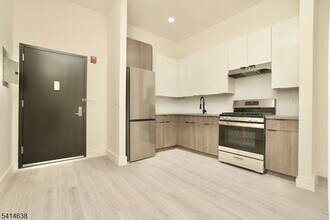 Building Photo - 536 Central Ave