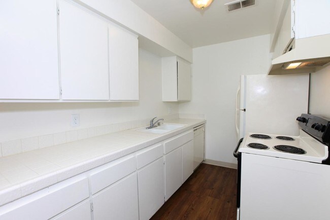 1BR Kitchen - Terrace East Apartment Homes