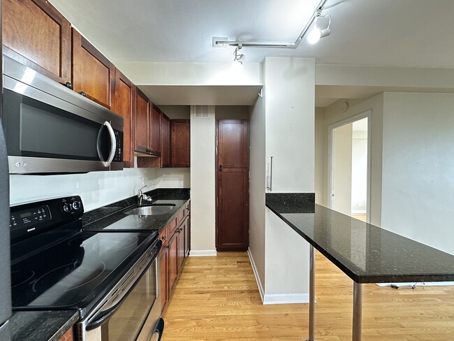 Building Photo - 4180 N Marine Dr