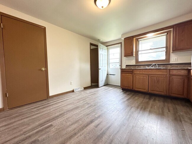 Foto del edificio - 2652 Sherry Ln