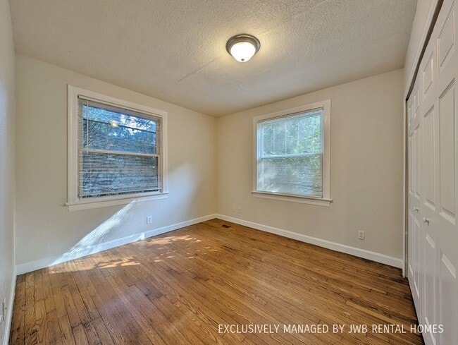 Building Photo - 1377 Ingleside Ave