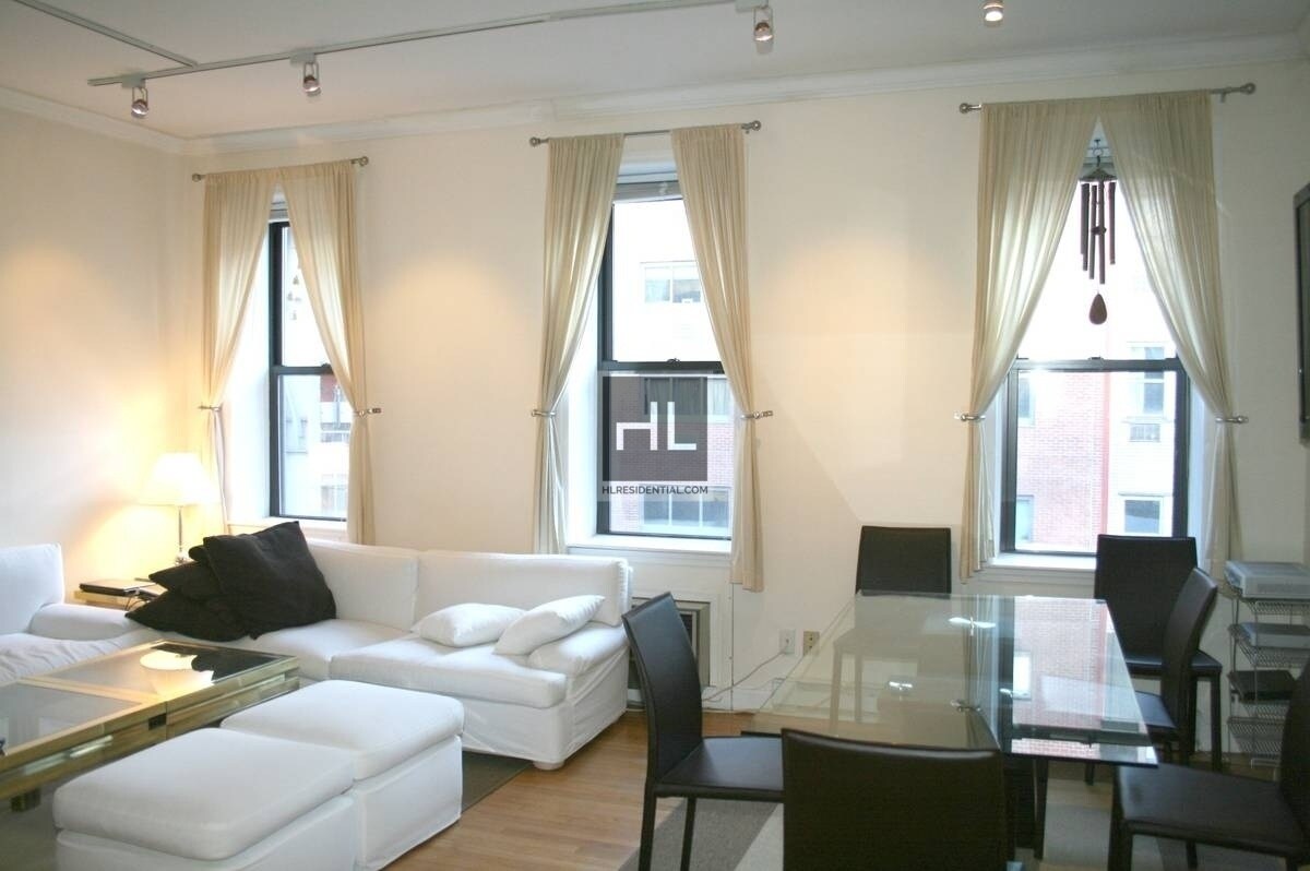 Foto principal - 245 E 60th St