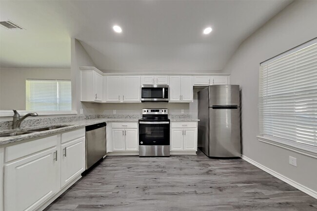 Building Photo - 15402 Misty Dawn Tr