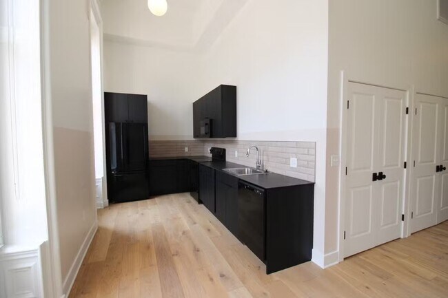 Foto del edificio - 30 W Broad St