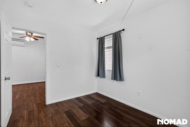 Foto del edificio - 7705 Babcock Ave