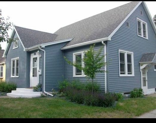 Please check hbpstudenthousing.com for the full description and photos - 1011 20th St S