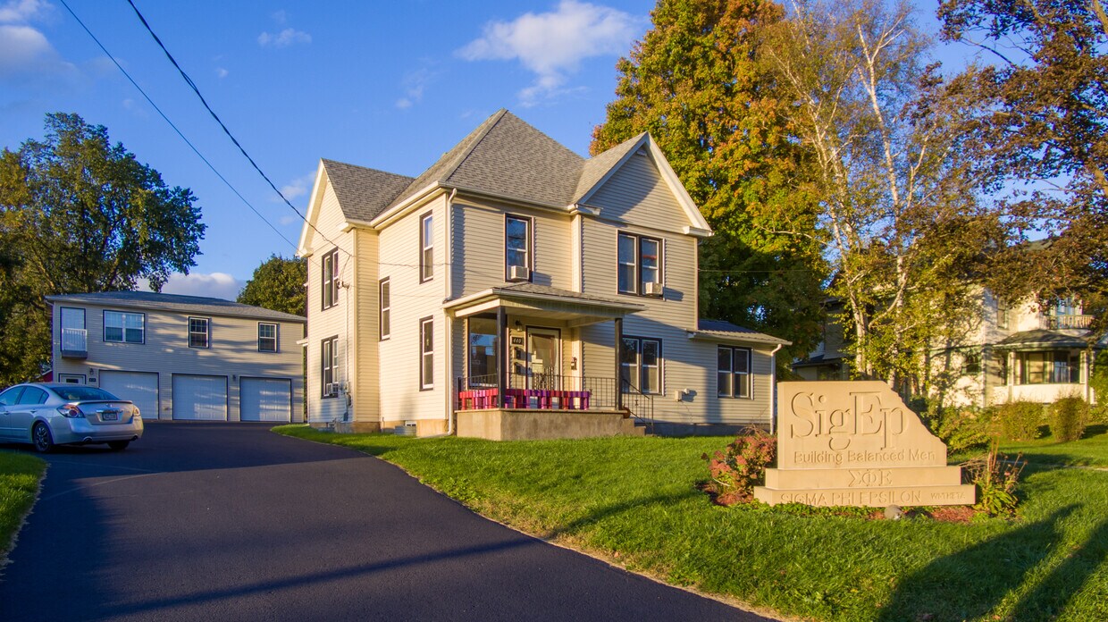 440 W Pine St, Platteville, WI 53818 House Rental in Platteville, WI