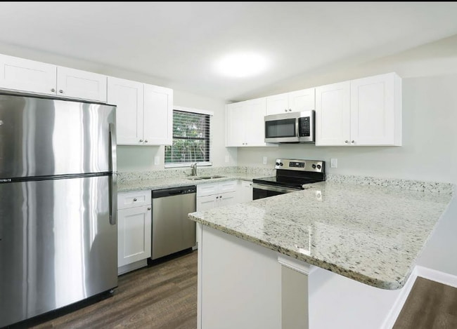 Foto del edificio - 8847 N 33rd St