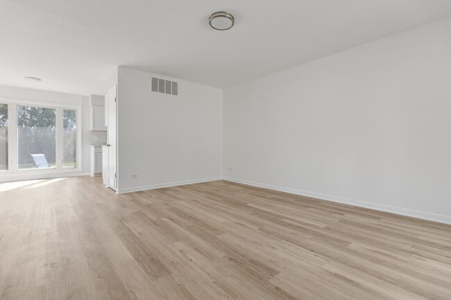 Foto del edificio - 1031 Maple Ln