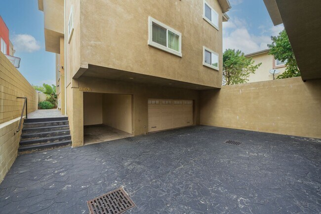 Foto del edificio - Spacious and Quiet Hawthorne Home!