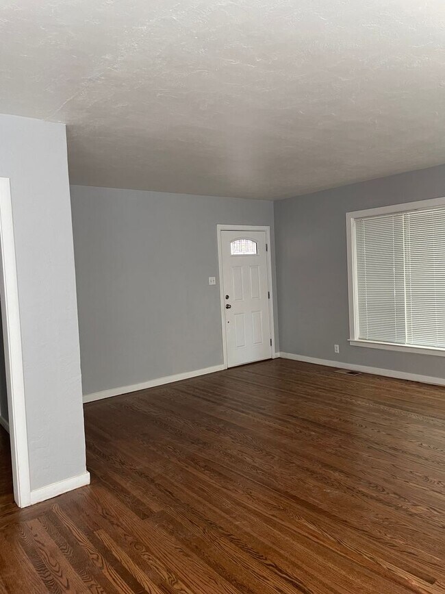 Foto del edificio - COMING SOON 10/1/2024 3 Bedroom 1 Bathroom...