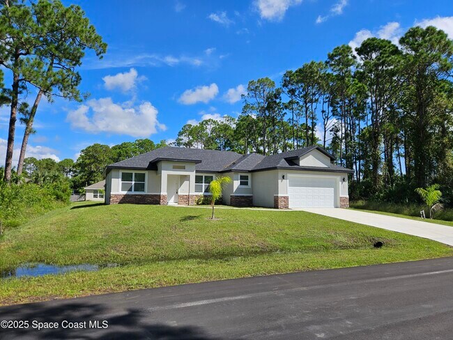 Building Photo - 561 Harrisburg St SW