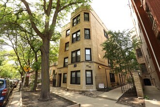 Building Photo - 646.5 W Roscoe St