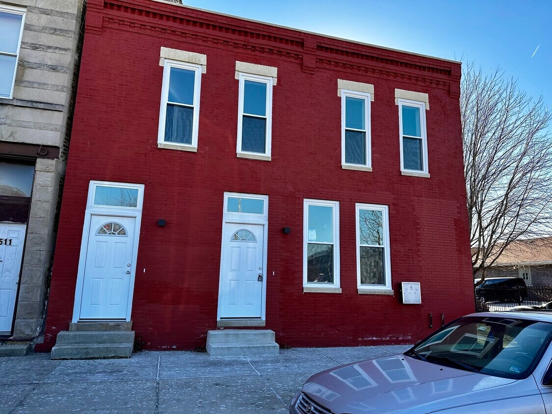 Foto principal - 2613 W Ogden Ave