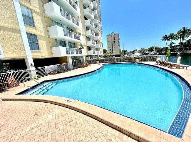 Foto del edificio - 2020 NE 135th St