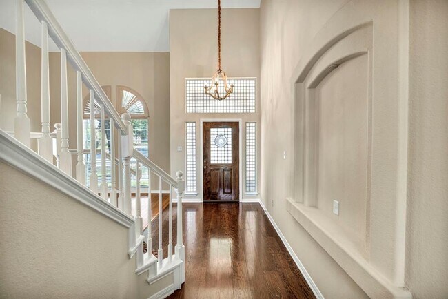 Foto del edificio - 6806 Thistle Hill Way