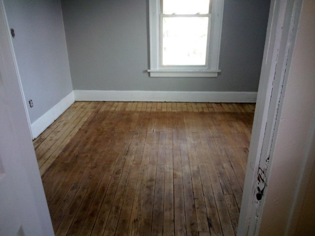 Building Photo - 105 Holly Ave