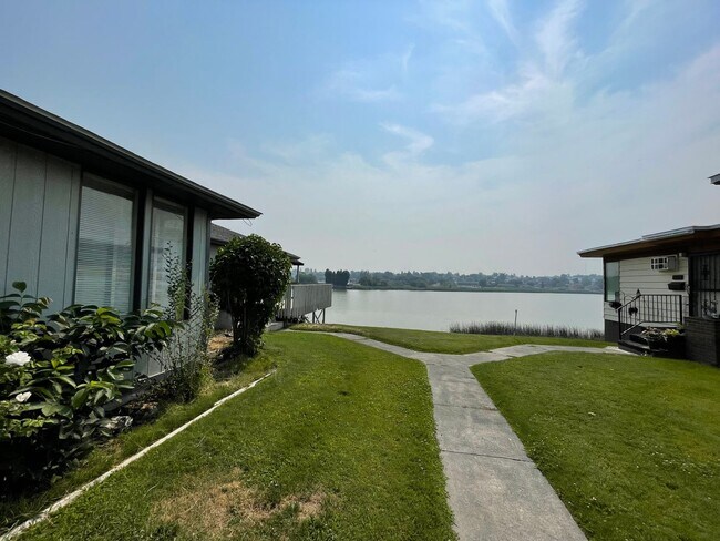 Foto del edificio - 1019 W Lakeside Dr