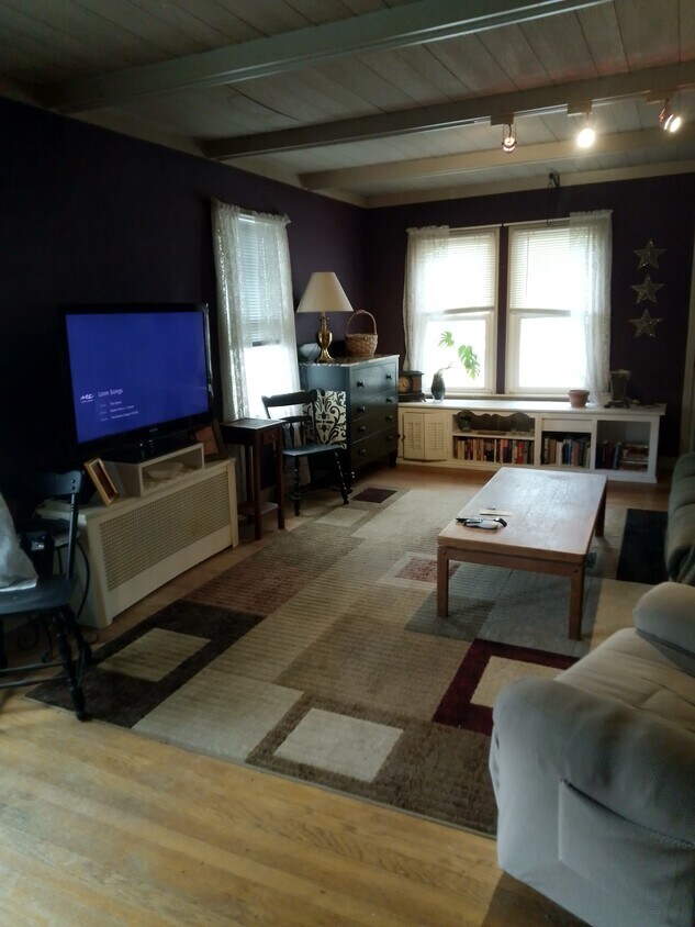 sala de estar compartida - 64 Jenness St