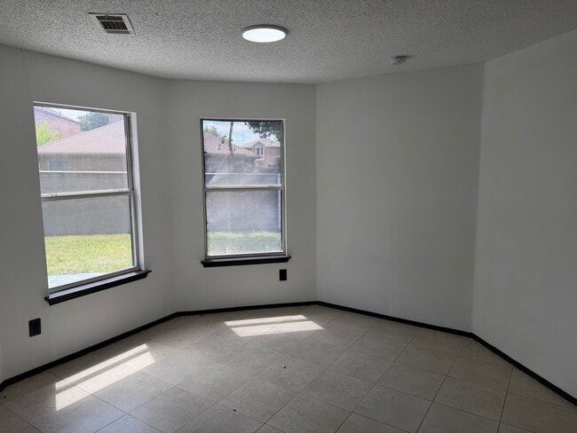 Building Photo - 5107 Whitehaven Dr