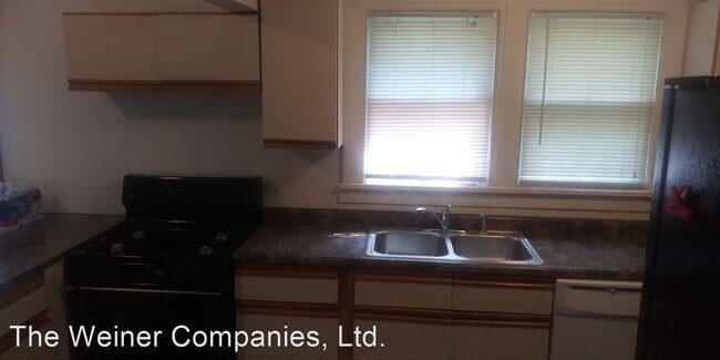 Building Photo - 4 br, 3 bath House - 505 E. Elm St.