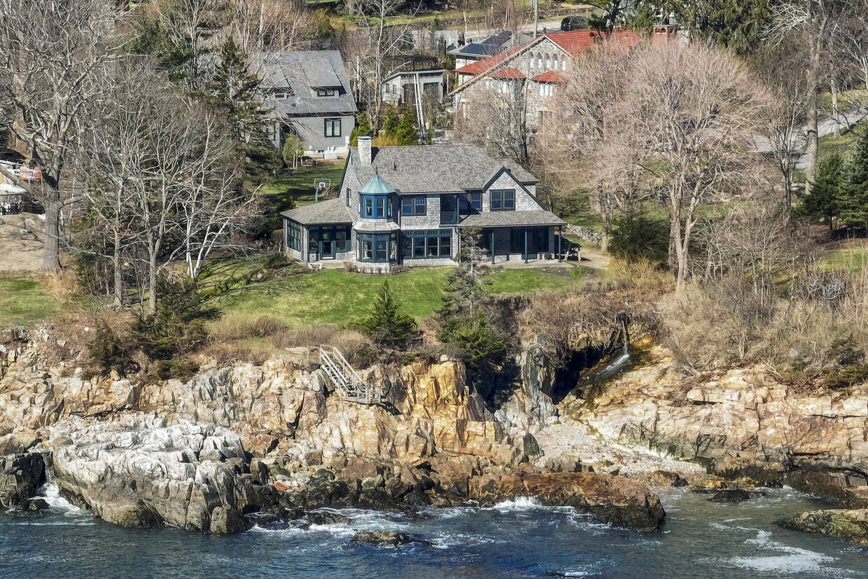 Foto principal - 876 Shore Rd