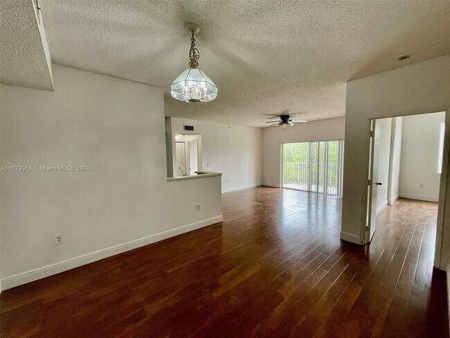 Building Photo - 6984 SW 39th St