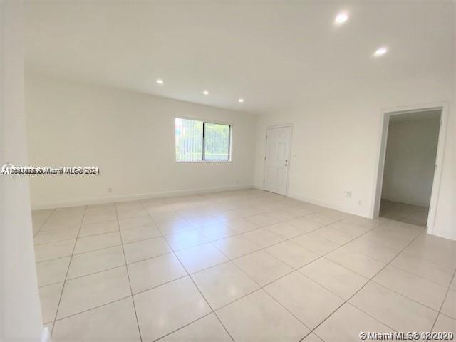 Foto del edificio - 3400 S Le Jeune Rd