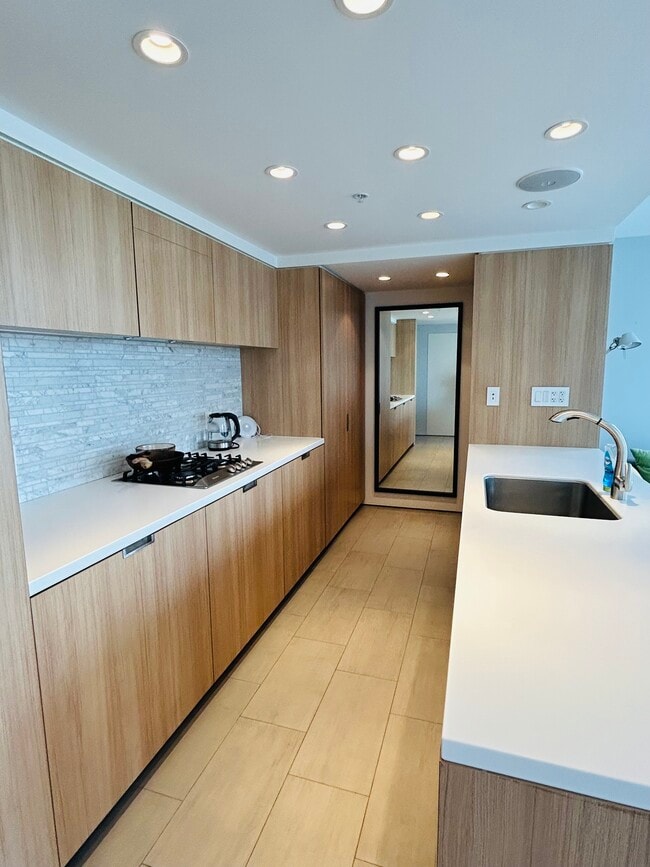 Building Photo - 1408 Strathmore Mews