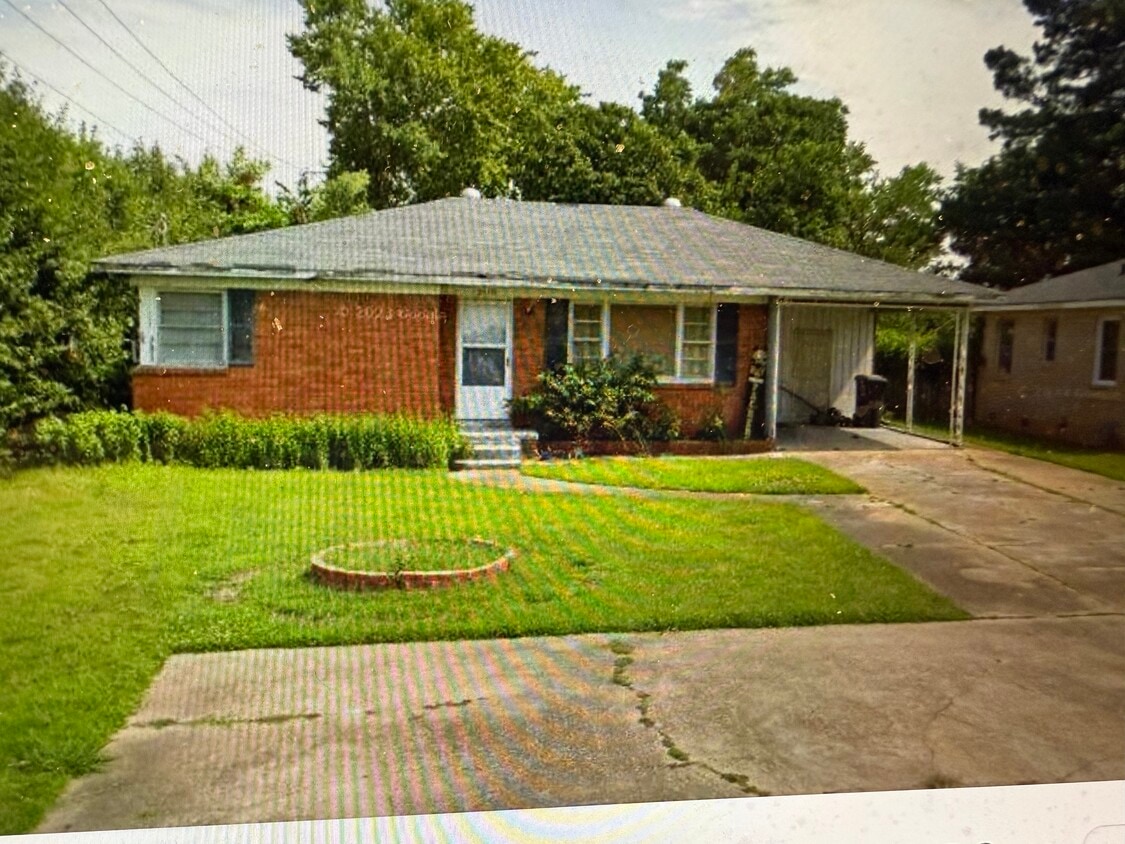 Foto principal - 2410 Forest Home Rd