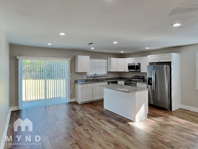 Building Photo - 13014 Woodward Dr