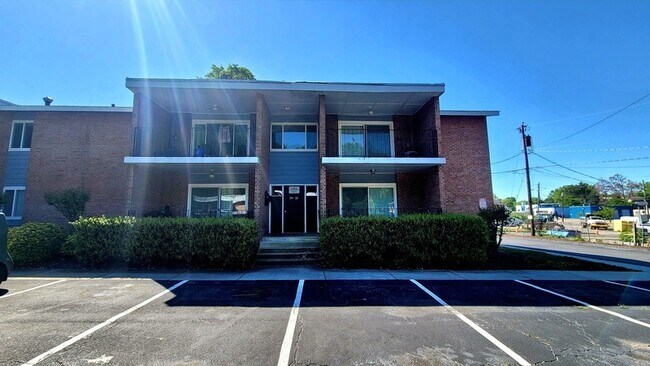 Foto del edificio - 1700 Carlisle Ave