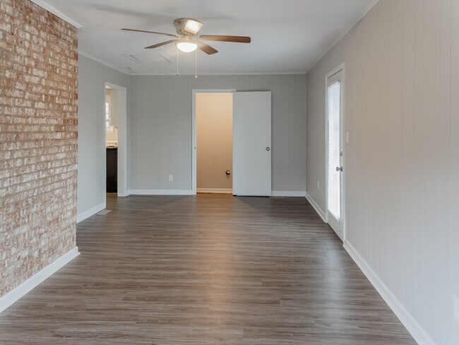 Building Photo - REDUCED!