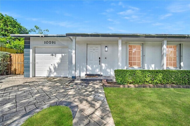 Building Photo - 10591 SW 122nd Ct