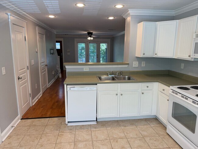 Building Photo - Knoxville 37920 - Two Bedroom, 2.5 Bath Townhome in The Woodlands of Knoxville - Ideal Student Li...