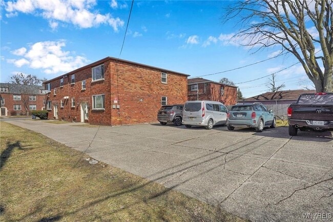 Building Photo - 626 Kenmore Ave