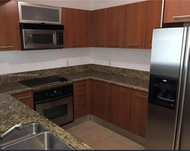 Foto del edificio - 9066 SW 73rd Ct