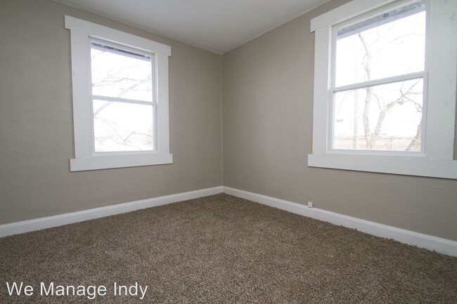 Building Photo - 937 N Gladstone Ave