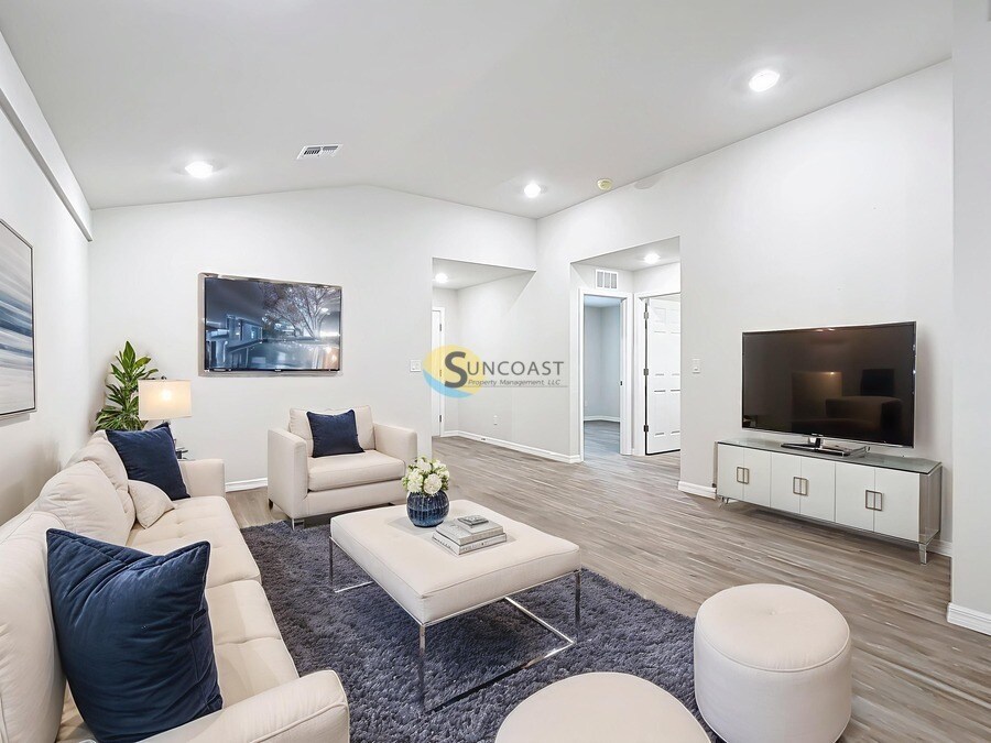 Foto principal - 123 Lomond Dr