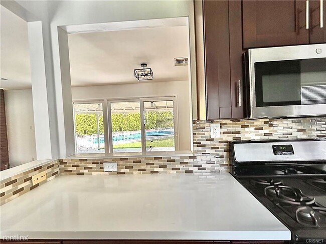 Foto del edificio - 4 br, 2.5 bath House - 12811 Cumpston St