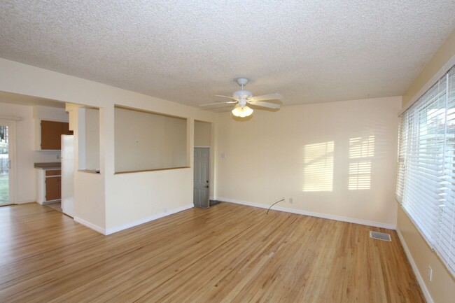 Building Photo - Beautiful Home ready for Lease in Great Fa...