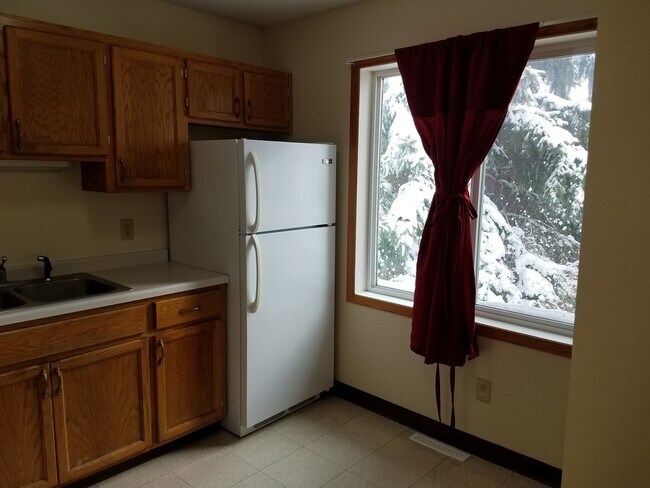 Building Photo - 1211 Highview Dr